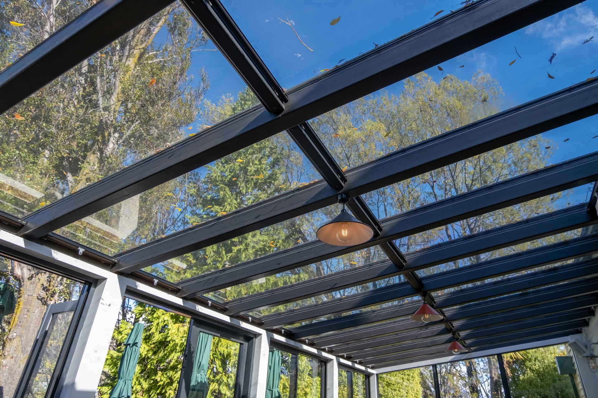 Cuéntenos su proyecto, nuestros carpinteros en Dumbría se adaptan